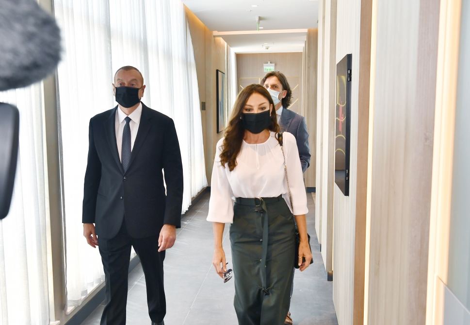 Президент Ильхам Алиев и Первая леди Мехрибан Алиева приняли участие в  открытии в Баку отеля Intercontinental (ФОТО/ВИДЕО)