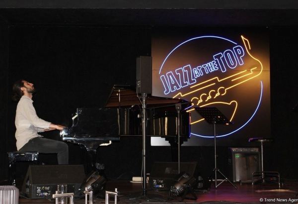 Исфар Сарабский разделит сцену с обладателем 14 премий "Грэмми"