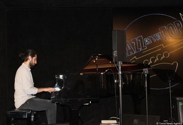 Исфар Сарабский отправляется в европейский тур