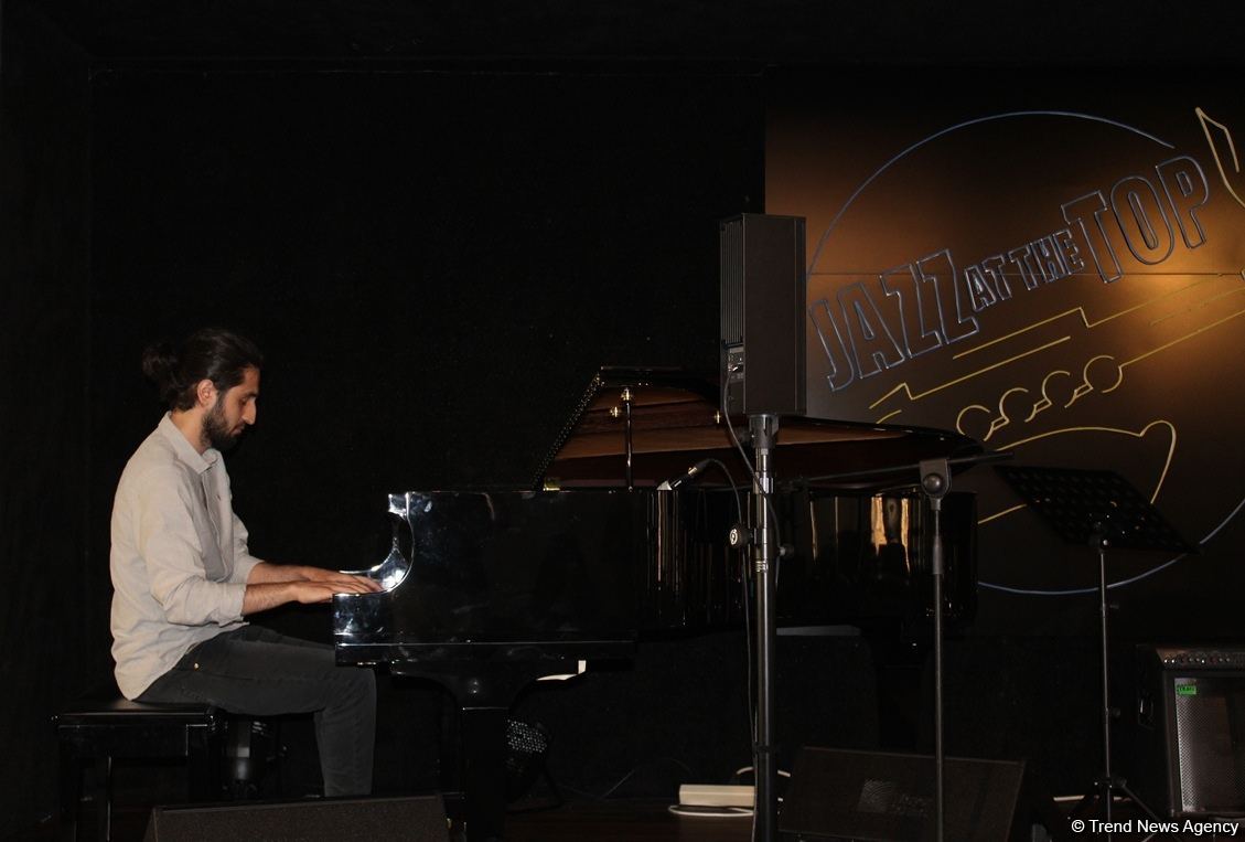 Планета Исфара Сарабского в Баку (ФОТО/ВИДЕО)