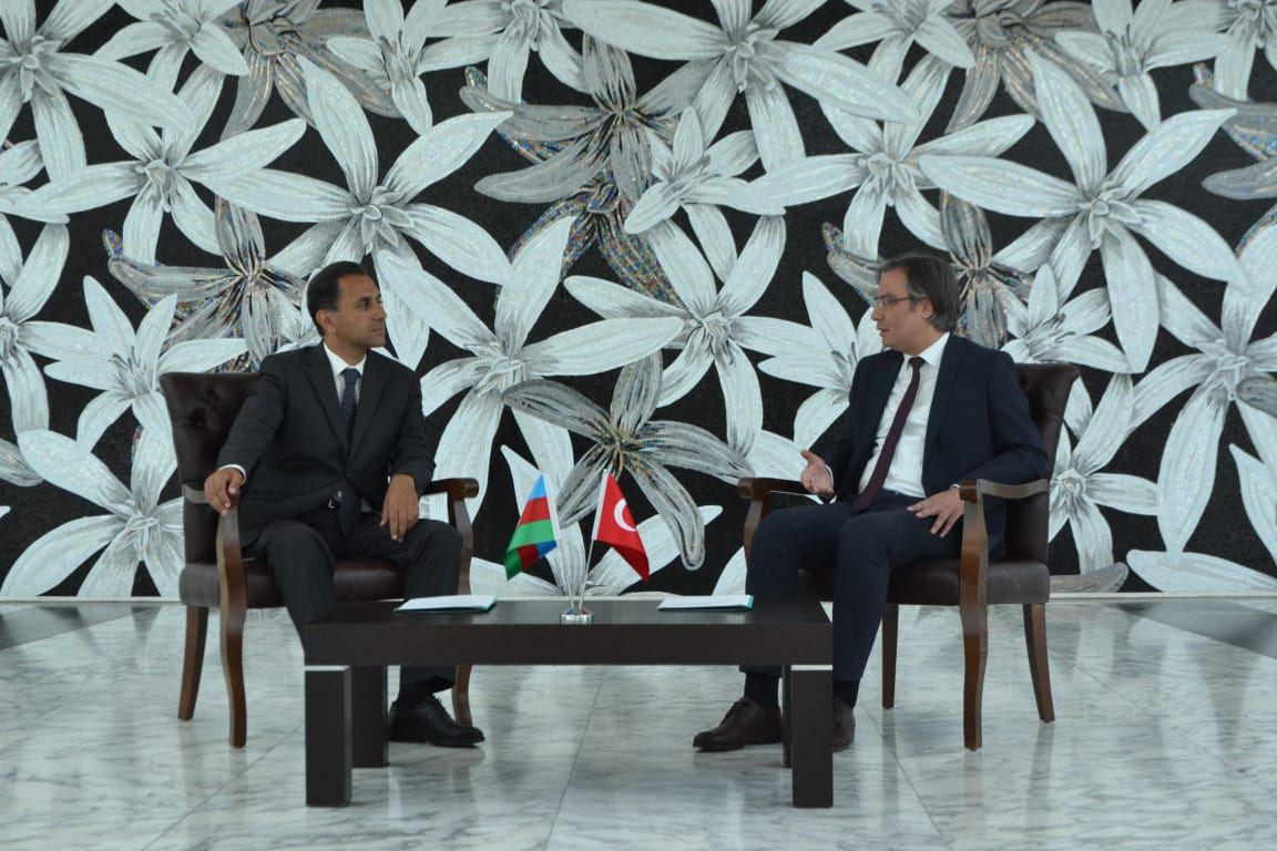 Международный центр мугама подписал меморандум о сотрудничестве с Институтом Юнуса Эмре (ФОТО)