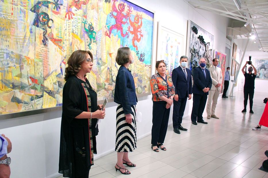 Посмотри и задумайся... "Кровь земли" без которой немыслима жизнь человека -  тотальная инсталляция Сабины Шихлинской (ФОТО)