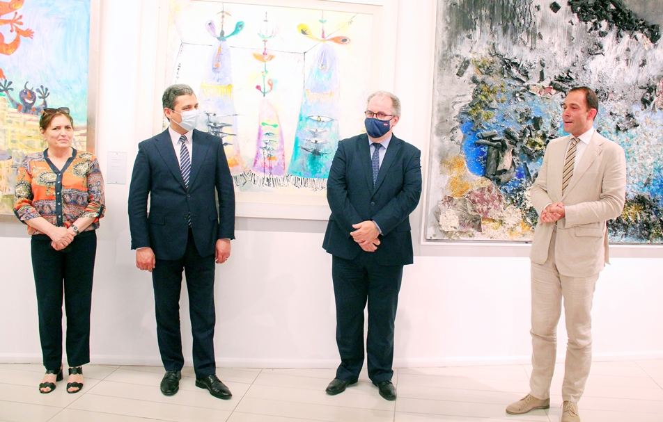 Посмотри и задумайся... "Кровь земли" без которой немыслима жизнь человека -  тотальная инсталляция Сабины Шихлинской (ФОТО)