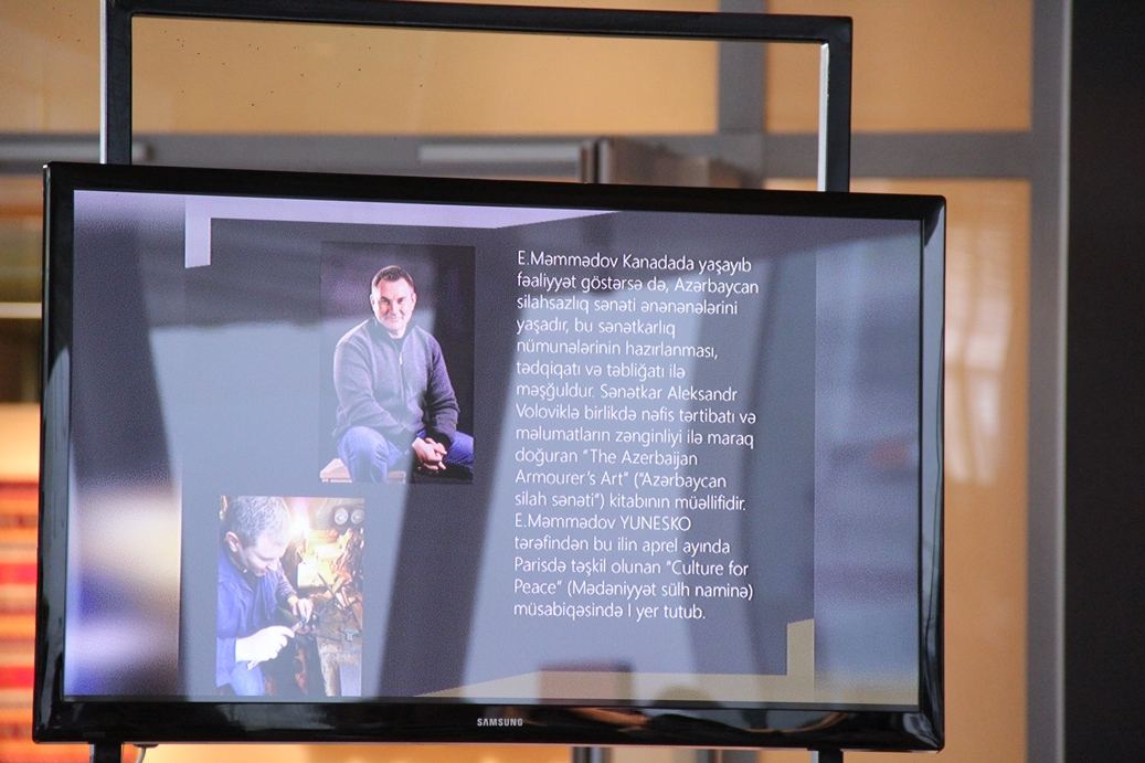 Известный оружейник из Канады подарил азербайджанскому музею уникальные кинжалы ручной работы (ВИДЕО, ФОТО)