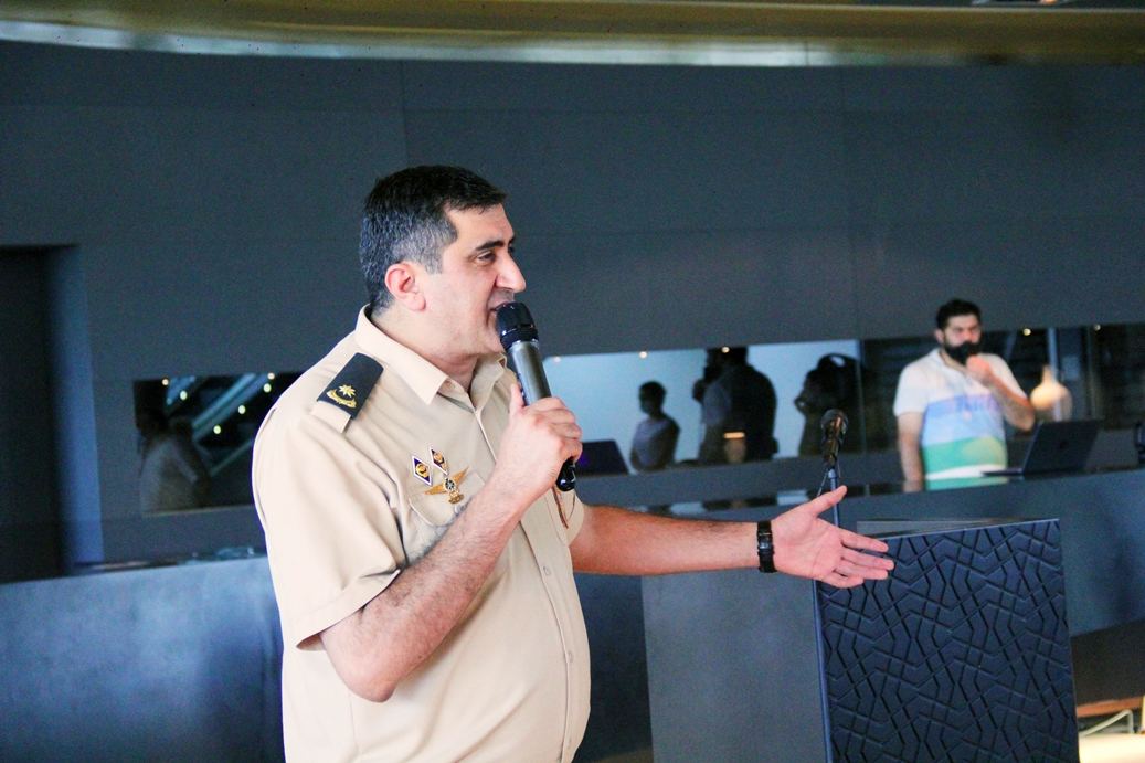 Известный оружейник из Канады подарил азербайджанскому музею уникальные кинжалы ручной работы (ВИДЕО, ФОТО)