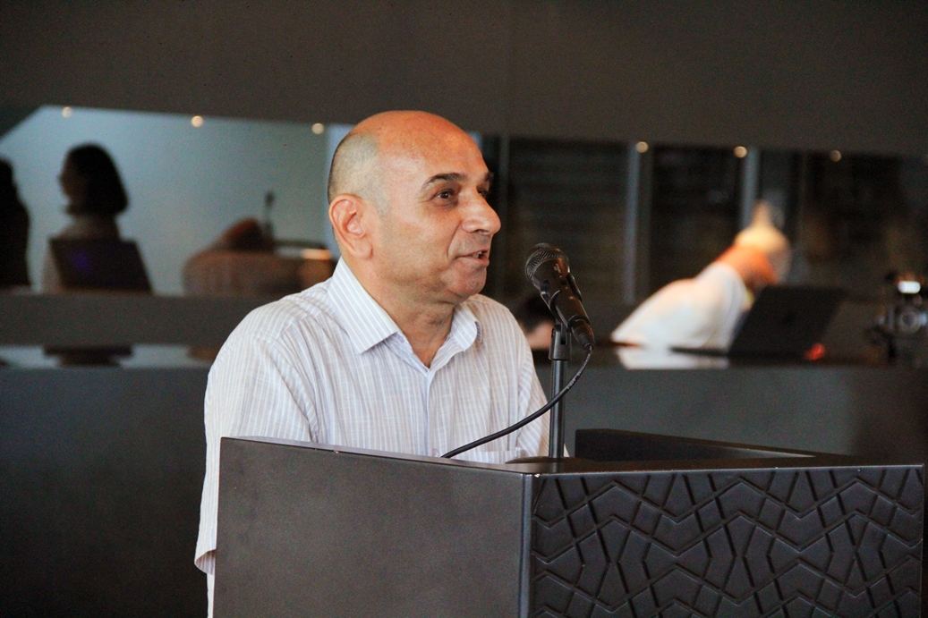 Известный оружейник из Канады подарил азербайджанскому музею уникальные кинжалы ручной работы (ВИДЕО, ФОТО)