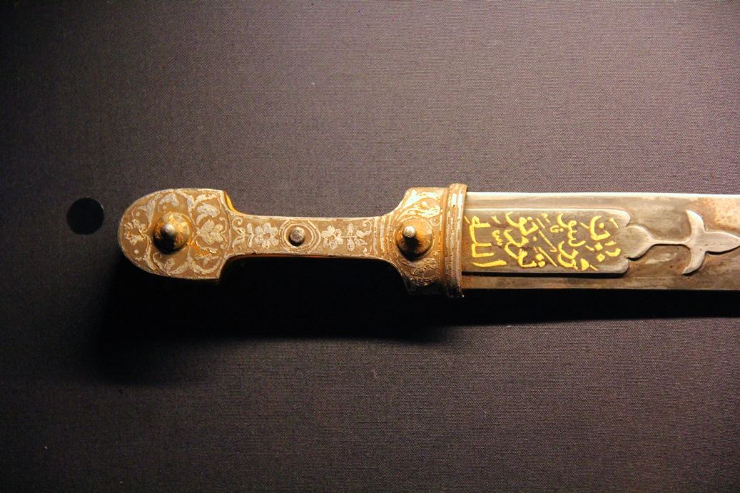 Известный оружейник из Канады подарил азербайджанскому музею уникальные кинжалы ручной работы (ВИДЕО, ФОТО)