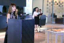 Известный оружейник из Канады подарил азербайджанскому музею уникальные кинжалы ручной работы (ВИДЕО, ФОТО)