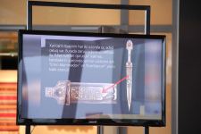 Известный оружейник из Канады подарил азербайджанскому музею уникальные кинжалы ручной работы (ВИДЕО, ФОТО)