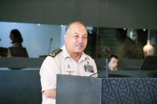 Известный оружейник из Канады подарил азербайджанскому музею уникальные кинжалы ручной работы (ВИДЕО, ФОТО)