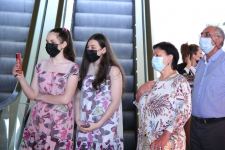 Известный оружейник из Канады подарил азербайджанскому музею уникальные кинжалы ручной работы (ВИДЕО, ФОТО)