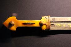 Известный оружейник из Канады подарил азербайджанскому музею уникальные кинжалы ручной работы (ВИДЕО, ФОТО)