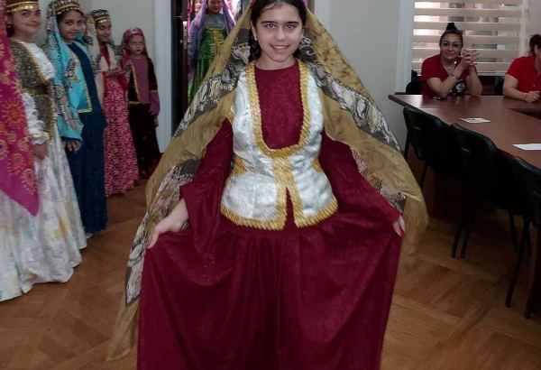 В Баку прошло дефиле национальной одежды (ФОТО)