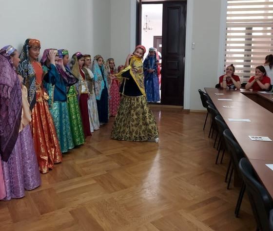 В Баку прошло дефиле национальной одежды (ФОТО)