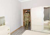 Президент Ильхам Алиев ознакомился с условиями, созданными в новом военном городке Военно-воздушных сил Министерства обороны и служебных квартирах для семей военнослужащих (ФОТО/ВИДЕО)