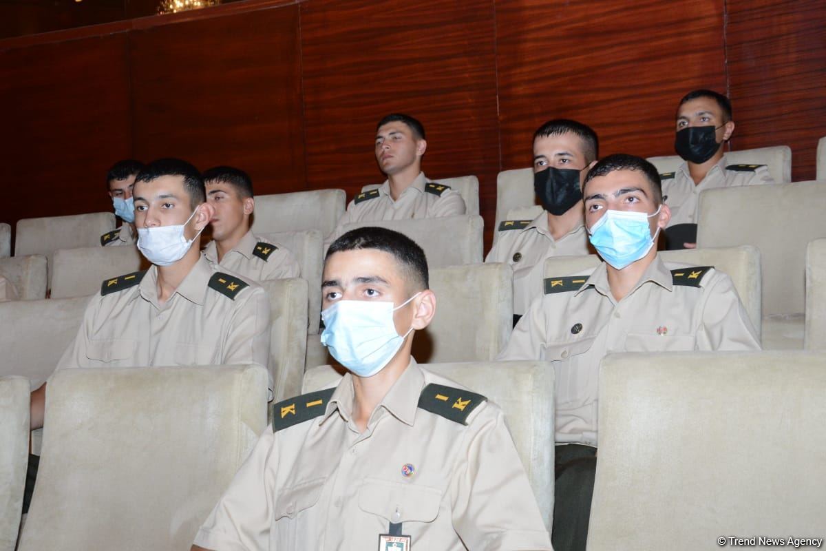 В Баку состоялась премьера историко-документального фильма "BİZ" о 44-дневной Отечественной войне (ФОТО)