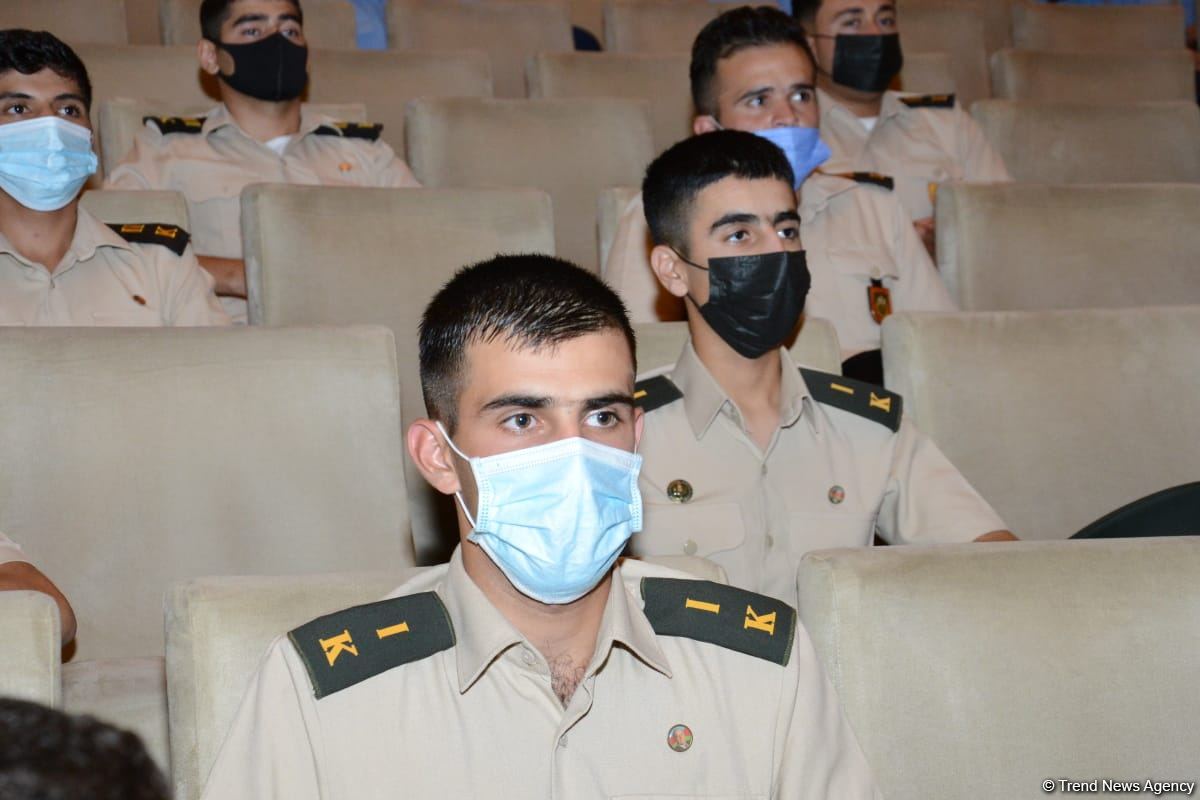 В Баку состоялась премьера историко-документального фильма "BİZ" о 44-дневной Отечественной войне (ФОТО)