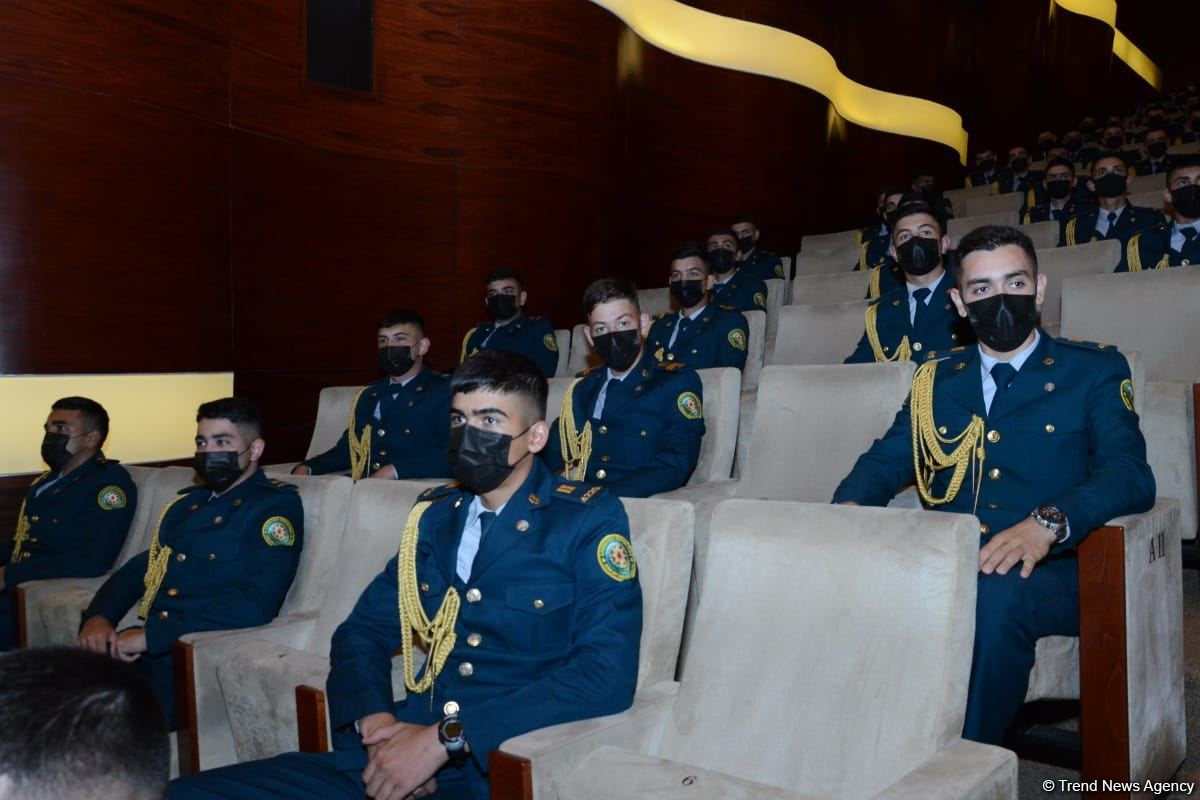 В Баку состоялась премьера историко-документального фильма "BİZ" о 44-дневной Отечественной войне (ФОТО)