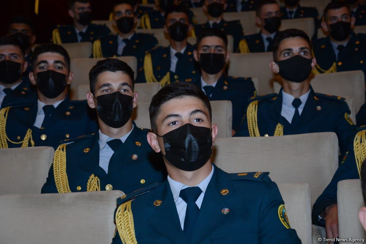 В Баку состоялась премьера историко-документального фильма "BİZ" о 44-дневной Отечественной войне (ФОТО)