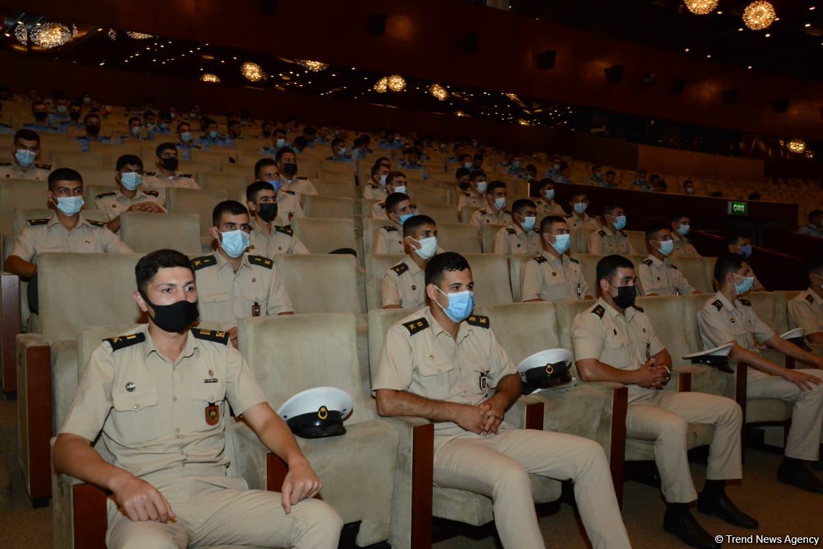 В Баку состоялась премьера историко-документального фильма "BİZ" о 44-дневной Отечественной войне (ФОТО)