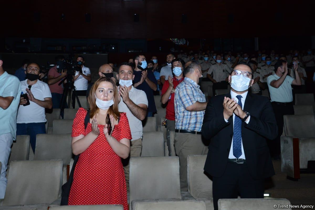 В Баку состоялась премьера историко-документального фильма "BİZ" о 44-дневной Отечественной войне (ФОТО)