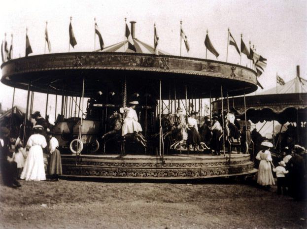 День карусельной лошадки в Баку с победителем "Евровидения" - от рыцарских турниров до аттракциона 50-х с одноколесным мотоциклом  (ФОТО)