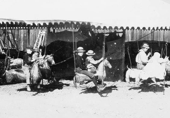 День карусельной лошадки в Баку с победителем "Евровидения" - от рыцарских турниров до аттракциона 50-х с одноколесным мотоциклом  (ФОТО)