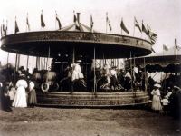 День карусельной лошадки в Баку с победителем "Евровидения" - от рыцарских турниров до аттракциона 50-х с одноколесным мотоциклом  (ФОТО)