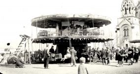 День карусельной лошадки в Баку с победителем "Евровидения" - от рыцарских турниров до аттракциона 50-х с одноколесным мотоциклом  (ФОТО)