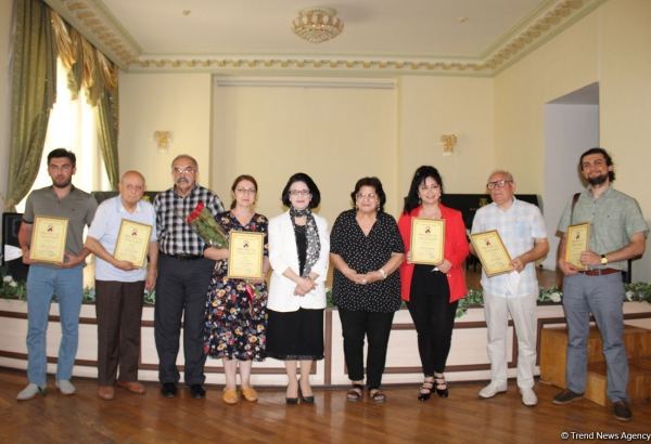 В Баку  состоялась церемония награждения победителей конкурса газелей-романсов (ФОТО)