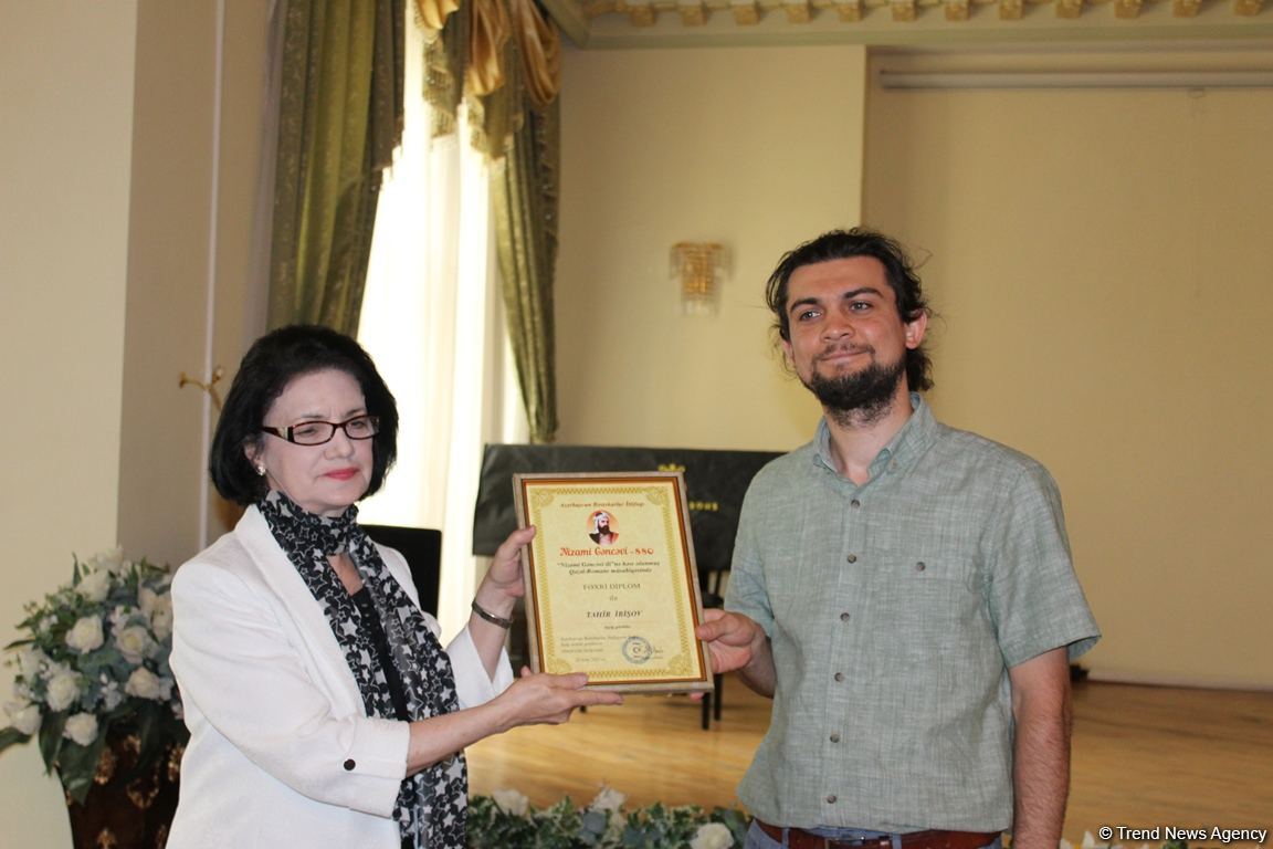 В Баку  состоялась церемония награждения победителей конкурса газелей-романсов (ФОТО)