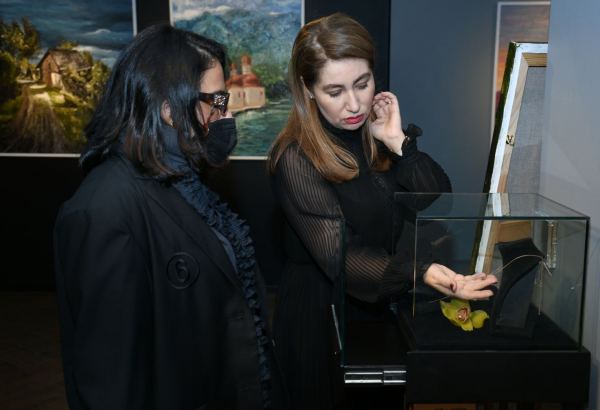 В Баку представлены ювелирные изделия - главный элемент цветок харыбюльбюль (ФОТО)