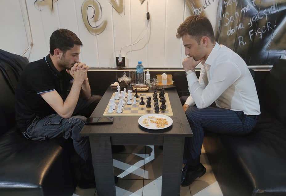 В Баку открылся Дом фианкетто с Шерлоком Холмсом и доктором Ватсоном  (ФОТО)