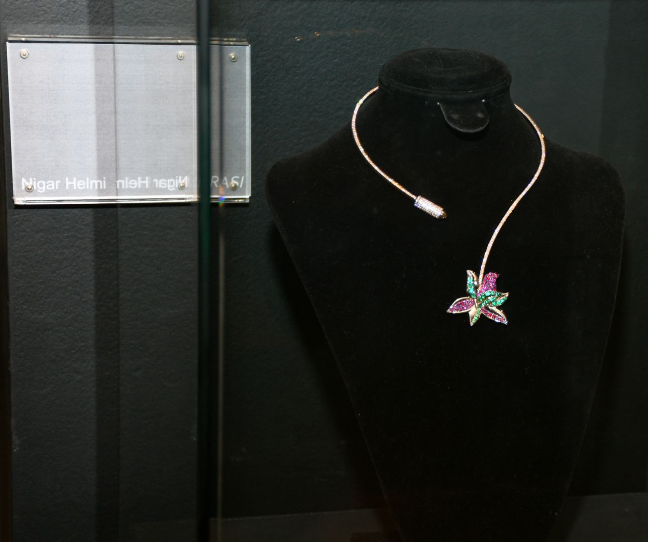 В Баку представлены ювелирные изделия - главный элемент цветок харыбюльбюль (ФОТО)