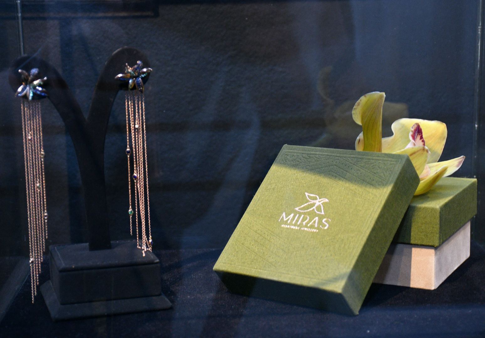 В Баку представлены ювелирные изделия - главный элемент цветок харыбюльбюль (ФОТО)