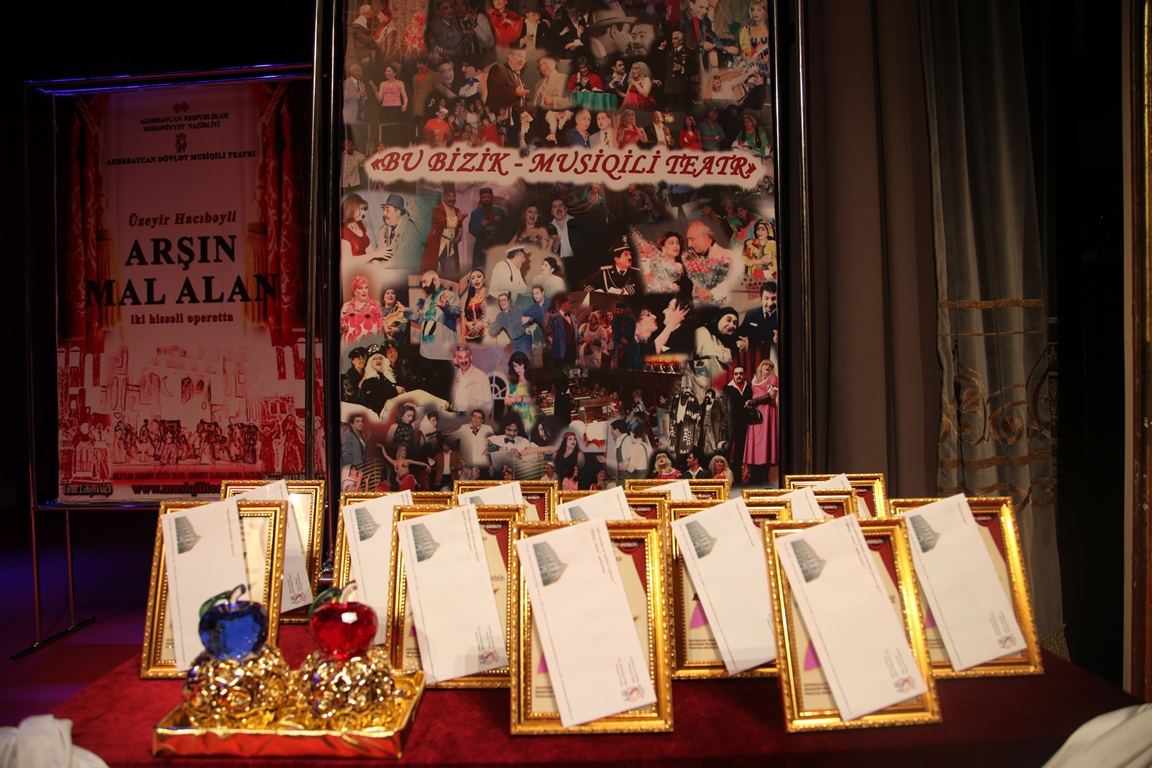 В Баку прошла церемония награждения лучших актеров (ФОТО)