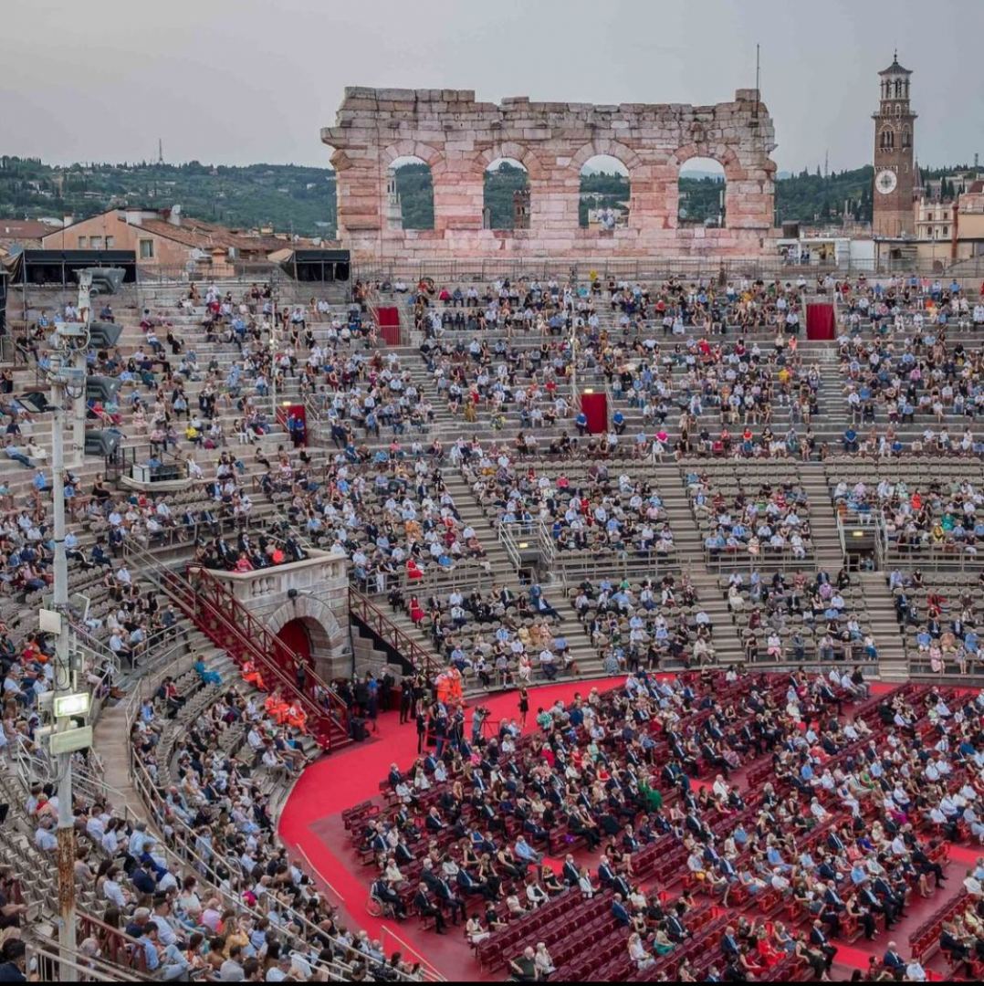 Азер Заде c триумфом выступил в античном римском амфитеатре для гладиаторских боёв (ВИДЕО, ФОТО)