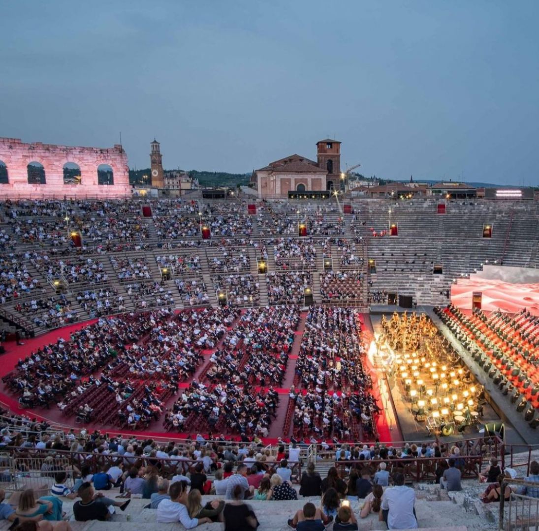 Азер Заде c триумфом выступил в античном римском амфитеатре для гладиаторских боёв (ВИДЕО, ФОТО)