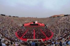 Азер Заде c триумфом выступил в античном римском амфитеатре для гладиаторских боёв (ВИДЕО, ФОТО)