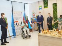 В Баку открылась выставка изделий ручной работы студентов с особенностями развития (ФОТО)
