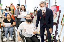 В Баку открылась выставка изделий ручной работы студентов с особенностями развития (ФОТО)