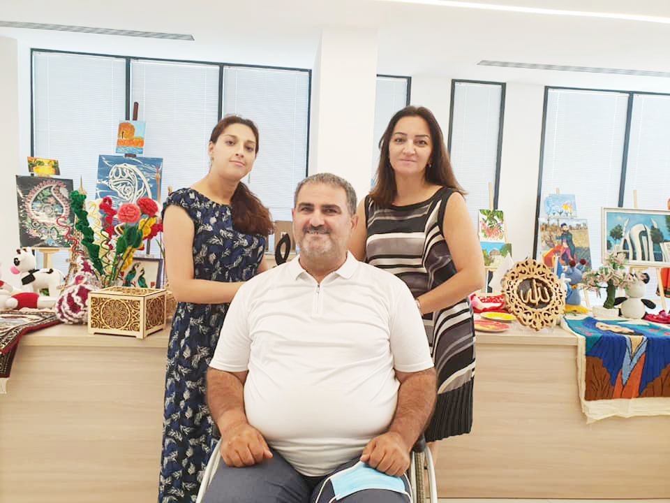 В Баку открылась выставка изделий ручной работы студентов с особенностями развития (ФОТО)