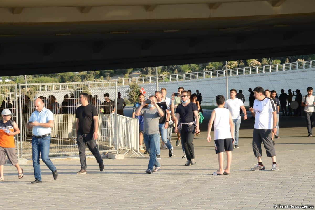 ЕВРО-2020: Болельщики уже на Бакинском Олимпийском стадионе (ФОТО/ВИДЕО)