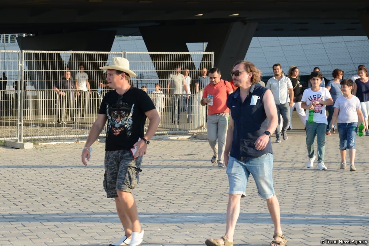 ЕВРО-2020: Болельщики уже на Бакинском Олимпийском стадионе (ФОТО/ВИДЕО)