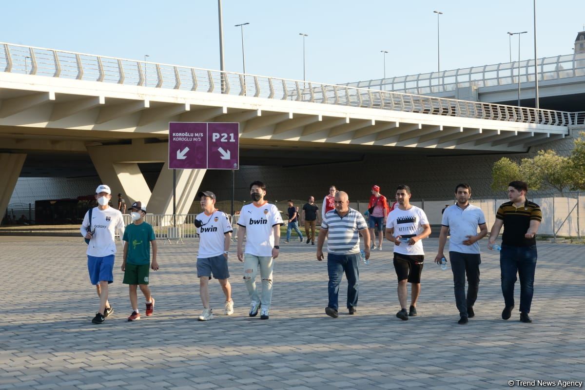 ЕВРО-2020: Болельщики уже на Бакинском Олимпийском стадионе (ФОТО/ВИДЕО)