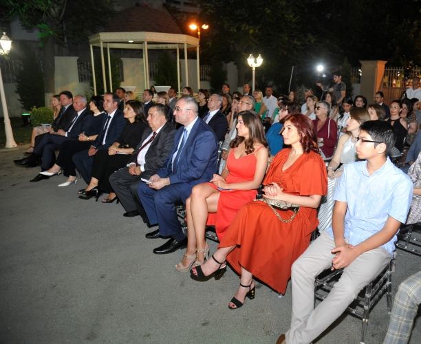 С Земли гуннов в Страну огней - праздничный вечер в Баку (ФОТО)