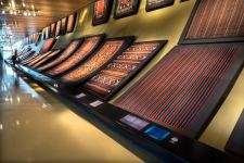 Love Story на фоне азербайджанских ковров XVII века - талисманы семейного благополучия (ФОТО)