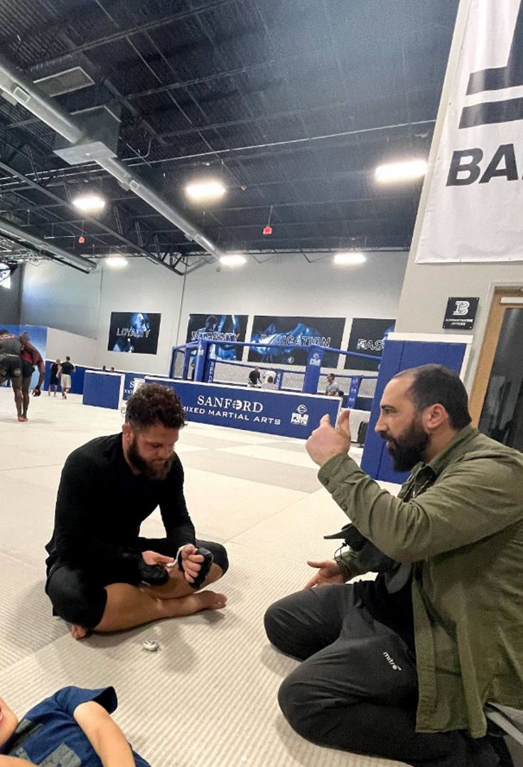 Король ринга в Таиланде. В США снят фильм об азербайджанском Атамане с синими глазами и в национальной папахе (ВИДЕО, ФОТО)