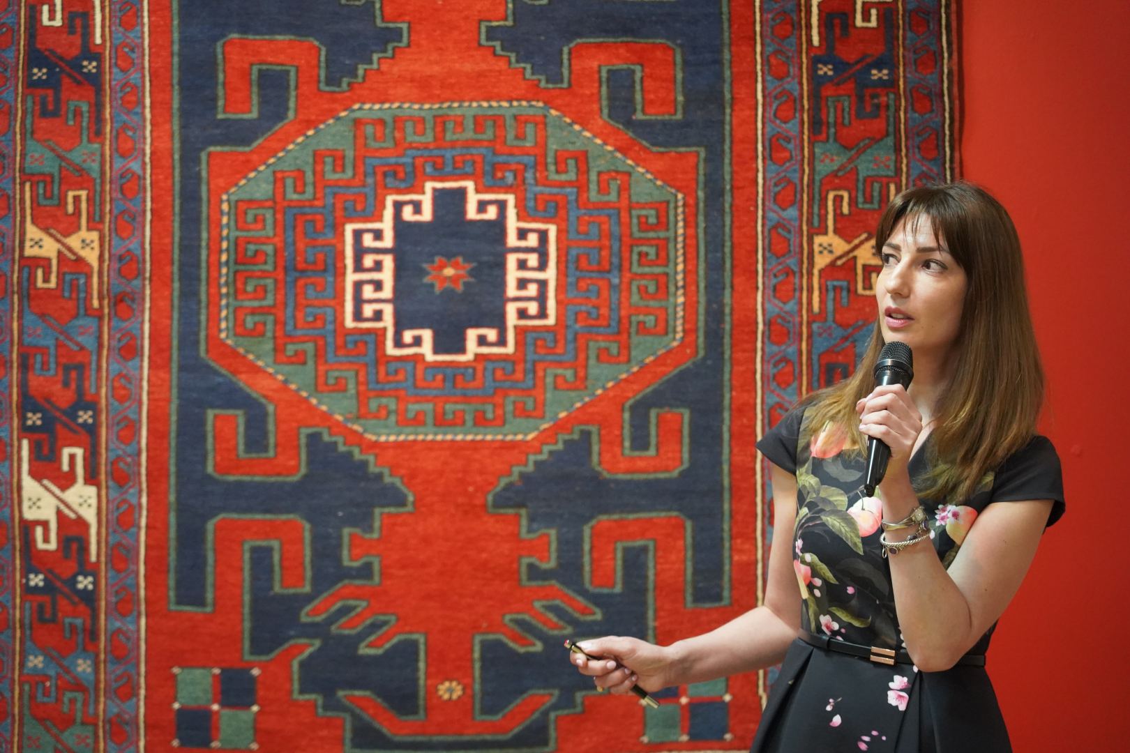 Потрясающий мир азербайджанских ковров в России, или Бакинское детство министра культуры Татарстана  (ФОТО)