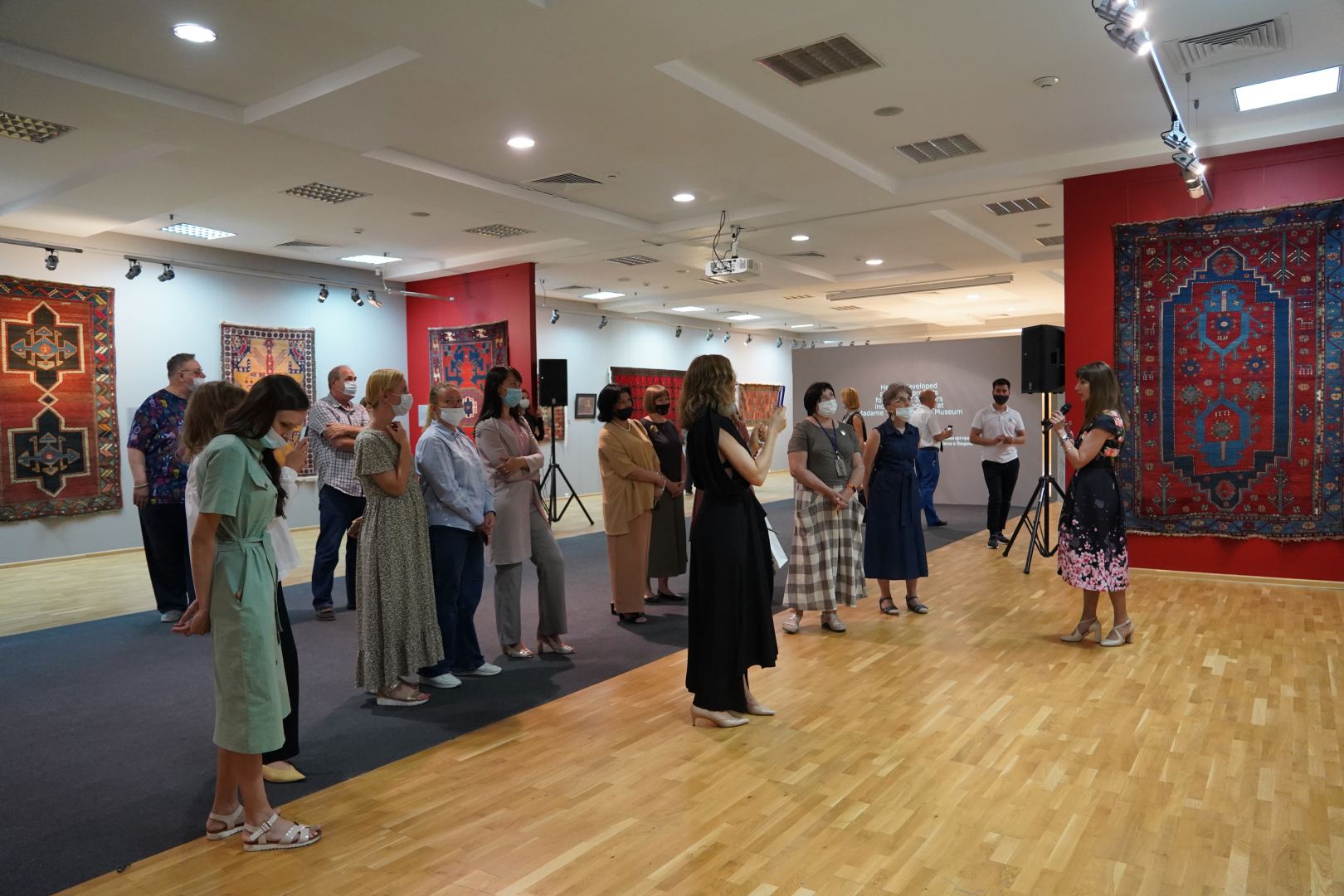 Потрясающий мир азербайджанских ковров в России, или Бакинское детство министра культуры Татарстана  (ФОТО)